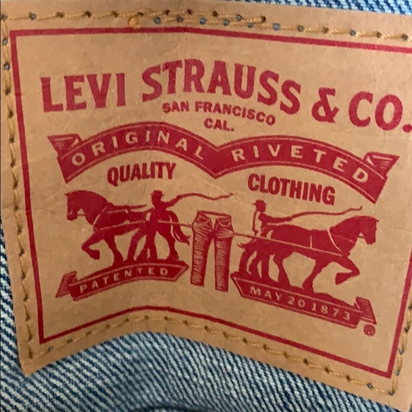 Levi’s Boyfriend Denim Trucker Jacket - Picture 3 of 3